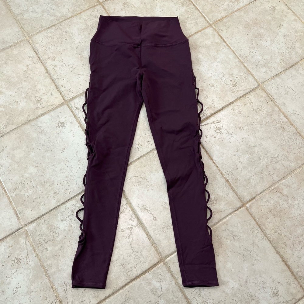 Alo yoga interlace leggings eggplant